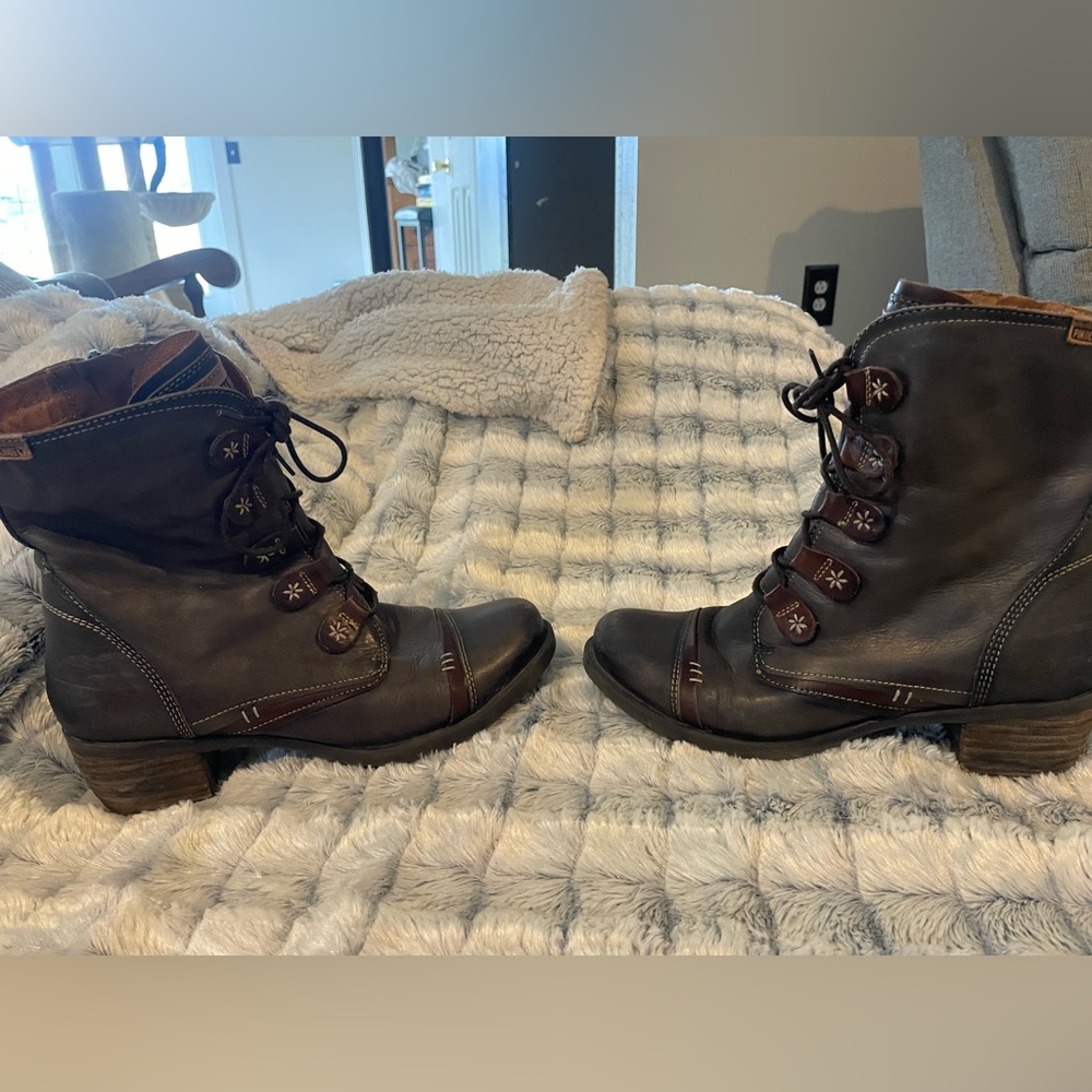 Pikolinos boots size 38